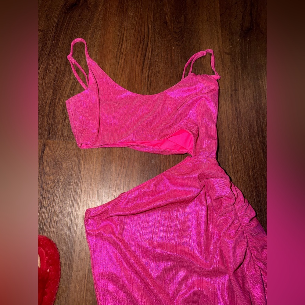 superdown NWOT
miyah cut out dress metallic hot pink split maxi $140 revolve - Picture 7 of 11